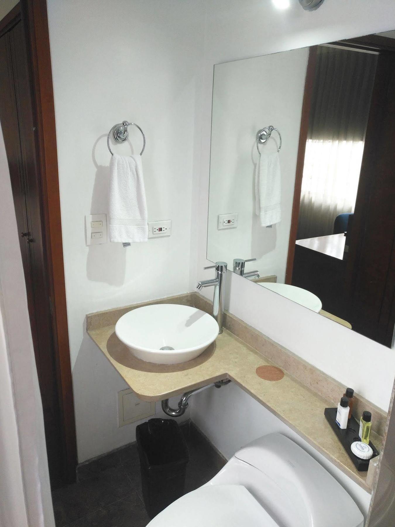Teusaquillo Boutique Hotel Богота Екстериор снимка